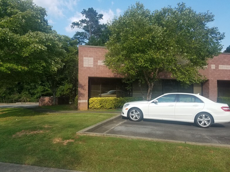 More Photos Of 5105 Old Ellis Pt, Roswell Office For Lease