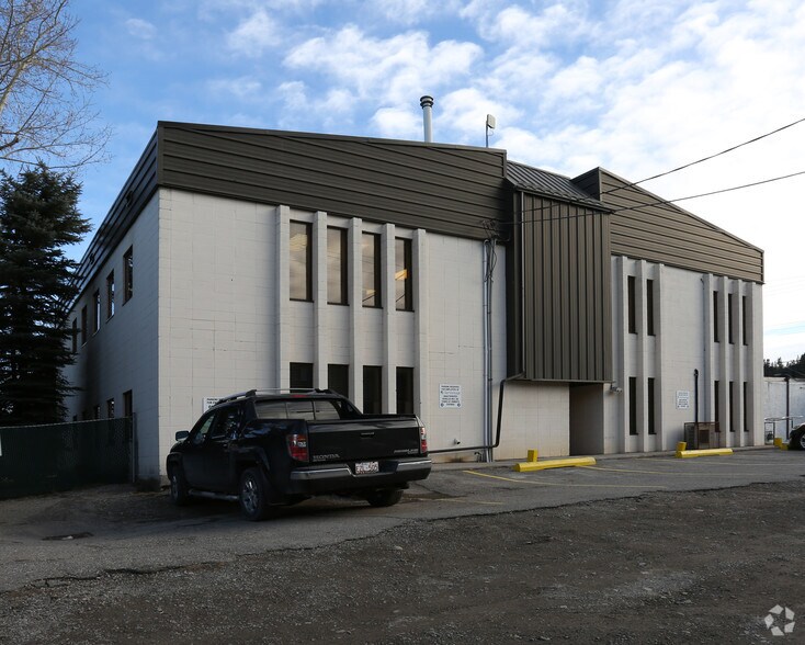 More Photos Of 4 Parkdale Cres NW, Calgary Medical For Sale