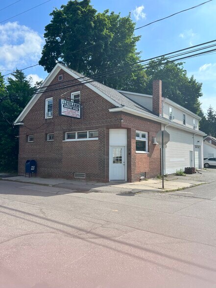 Primary Photo Of 221 Oak Ave, Torrington Storefront Retail Residential For Lease