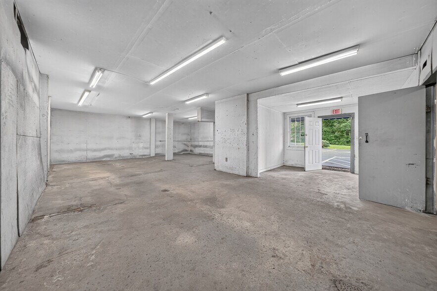 More Photos Of 409 Wagstaff Rd, Fuquay-Varina Manufacturing For Sale