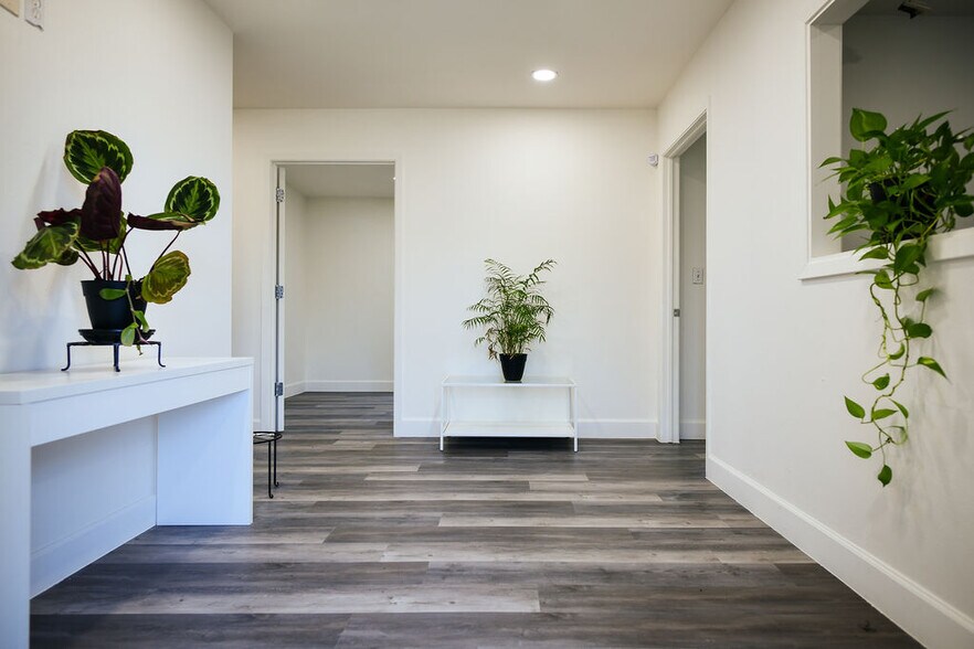 More Photos Of 11802 N IH-35, Austin Office For Sale