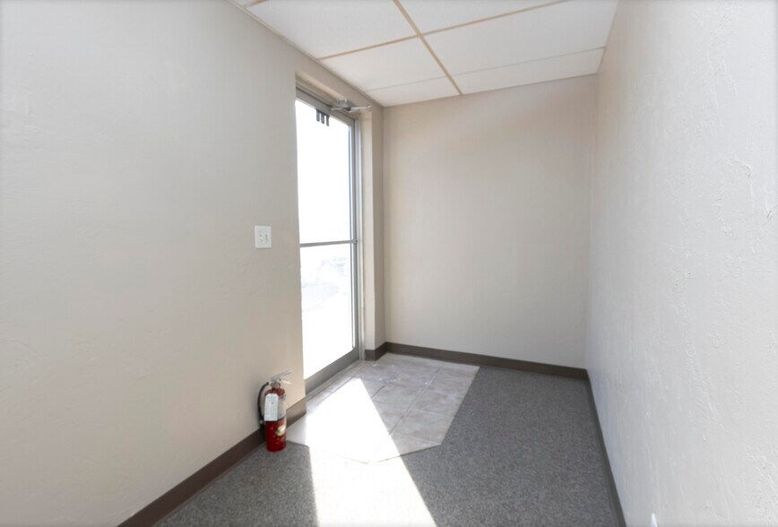 More Photos Of 1203 SE 9th Ter, Cape Coral Light Distribution For Sale