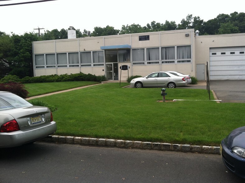 More Photos Of 1 Naylon Pl, Livingston Research And Development For Lease
