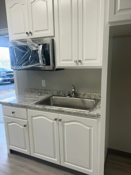 More Photos Of 238 Commercial Pky, Canton Flex For Lease