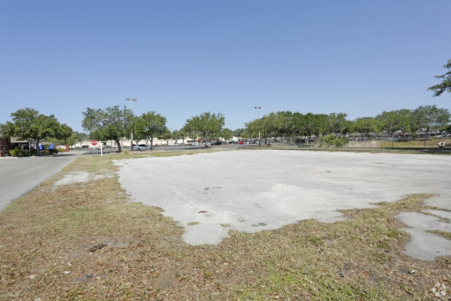 More Photos Of 6156 W 14th St, Bradenton Land For Lease