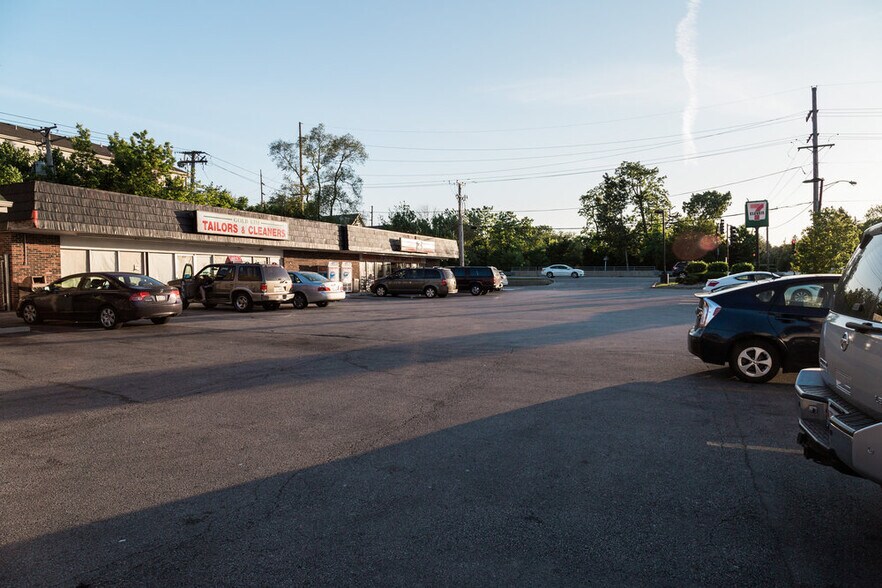 More Photos Of 737-753 W Palatine Rd, Palatine Convenience Store For Sale