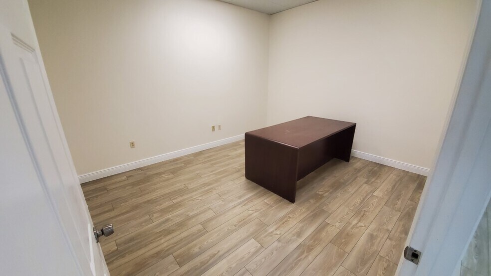 More Photos Of 5404 Hoover Blvd, Tampa Medical For Lease