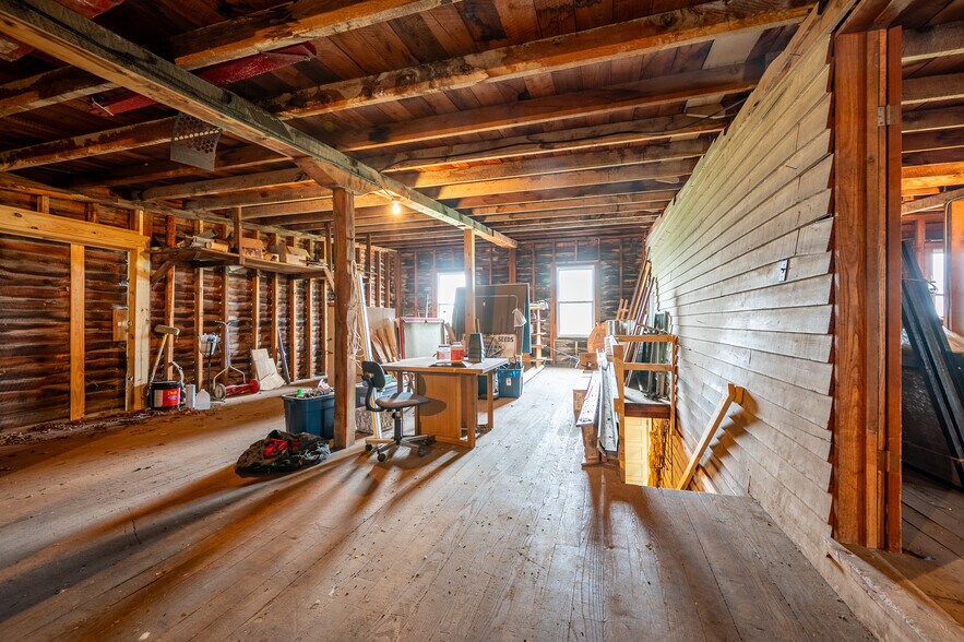More Photos Of 11 Mount Zion Rd, Elk Creek Freestanding For Sale