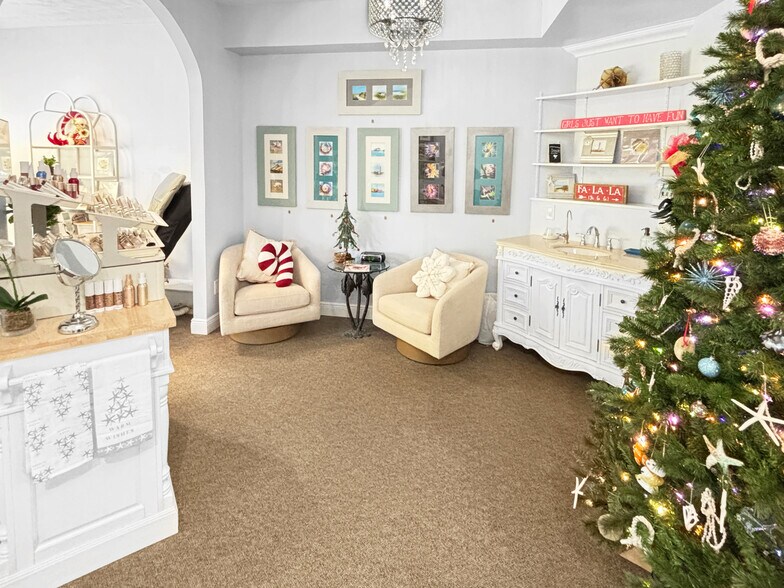 More Photos Of 3366 Stringfellow Rd, Saint James City Office For Sale