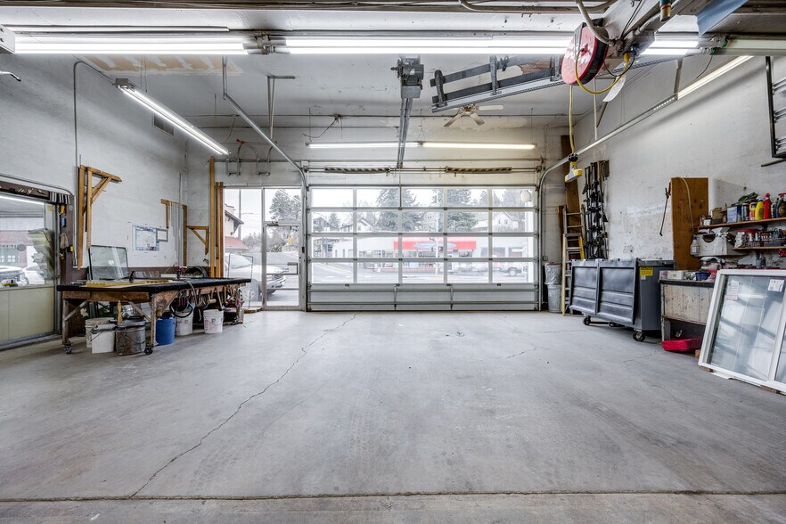 More Photos Of 195 S Grand Ave, Pullman Industrial For Sale