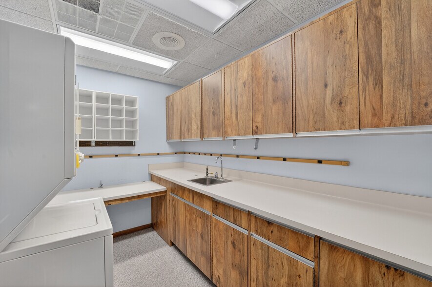 More Photos Of 533 S Main St, West Bend Office For Sale