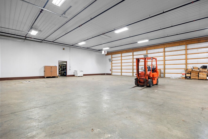 More Photos Of 1050 Sunnyside Rd, Vermilion Warehouse For Sale