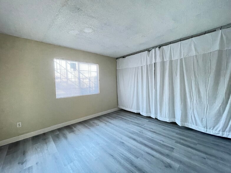 More Photos Of 1709 Fairfield Ave, Las Vegas Apartments For Sale