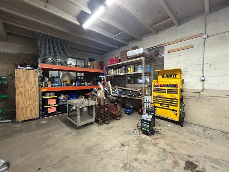 More Photos Of 6020 Dahlin Drive, Skokie Industrial For Sale