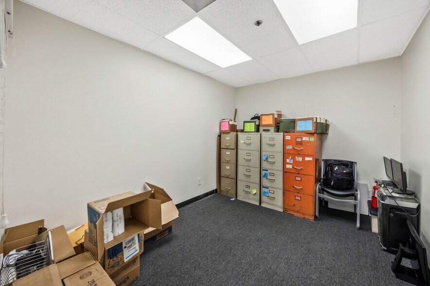 More Photos Of 1808 E 58th Pl, Los Angeles Land For Lease