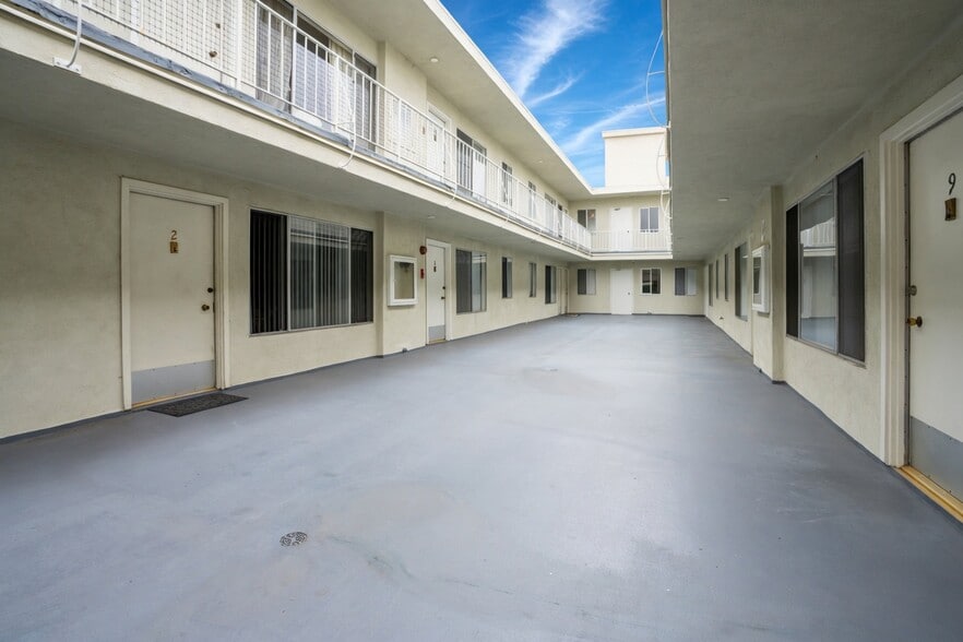 More Photos Of 440 Raymond Ave, Santa Monica Apartments For Sale