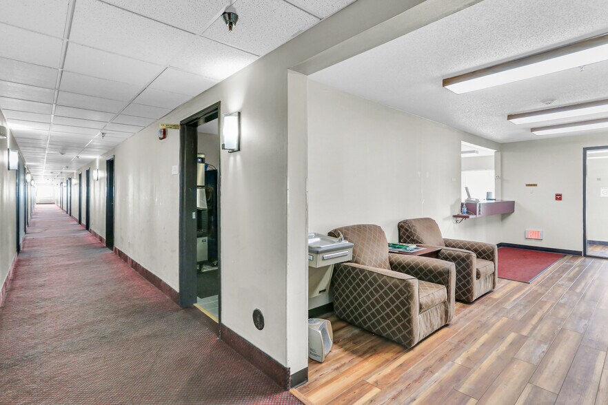 More Photos Of 630 W Main St, El Paso Hotel For Sale