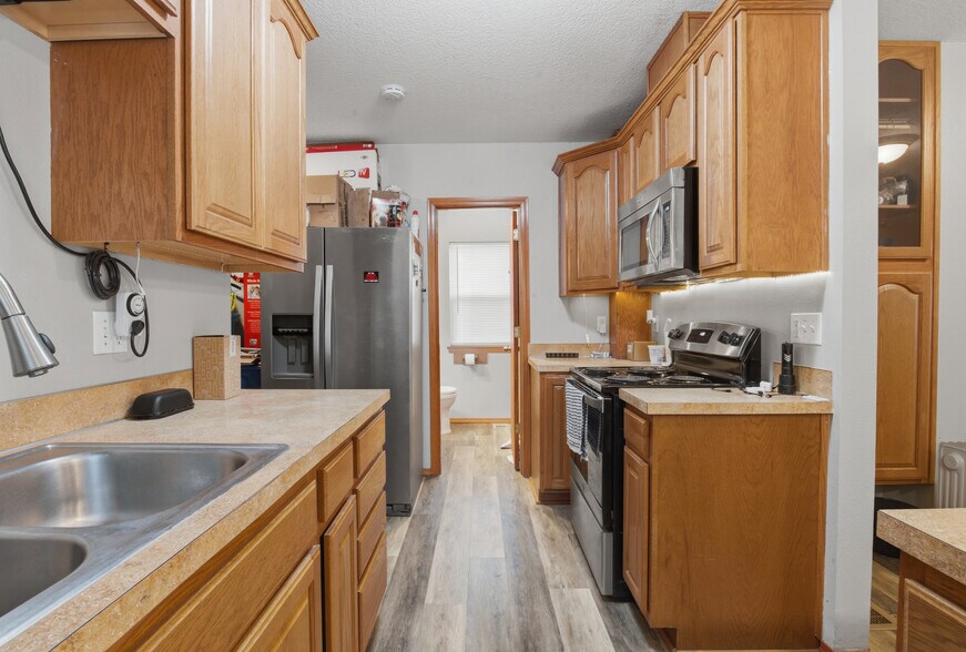 More Photos Of 715 S McLoughlin Blvd, Oregon City Apartments For Sale