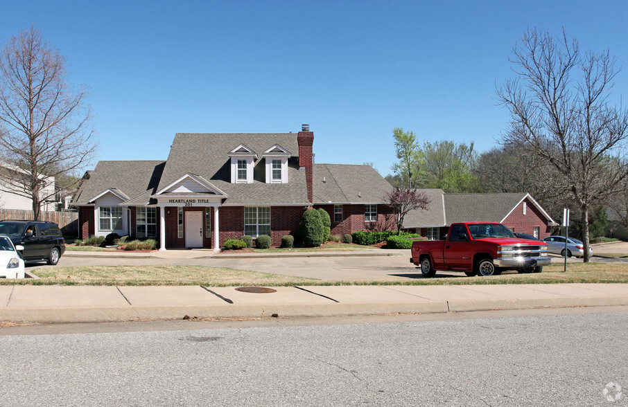 Primary Photo Of 201-203 E 10th St Plz, Edmond Office For Sale