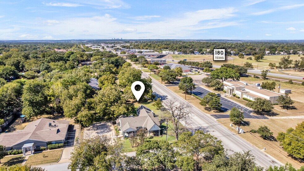 More Photos Of 1500 W Abram St, Arlington Medical For Lease