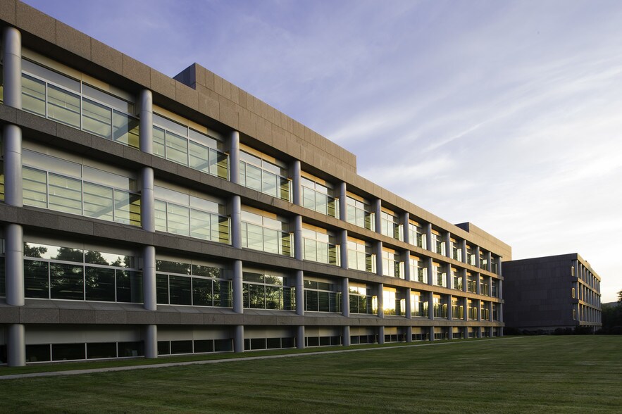 More Photos Of 1300 Hall Blvd, Bloomfield Medical For Lease