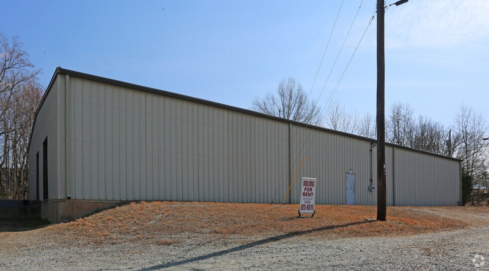 More Photos Of 117-D Liberty Dr, Thomasville Warehouse For Lease