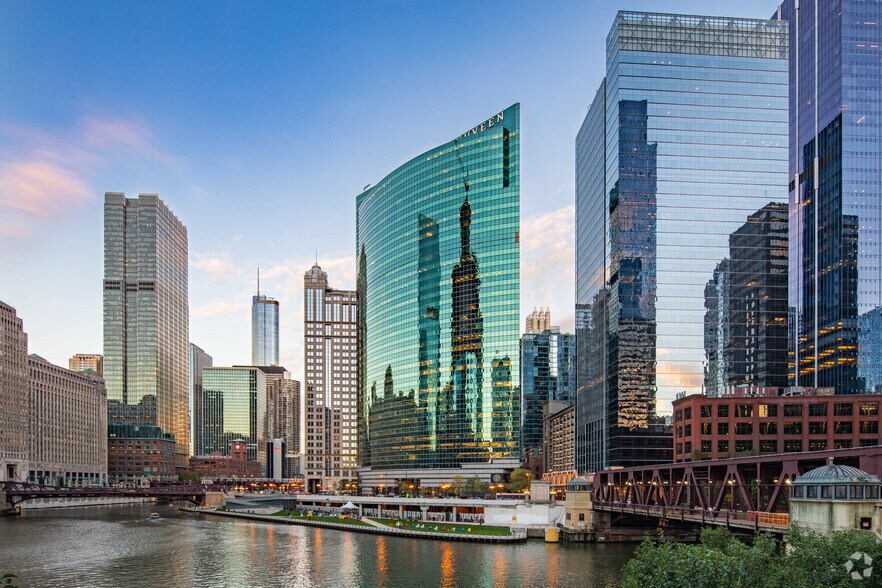 More Photos Of 333 W Wacker Dr, Chicago Office For Lease