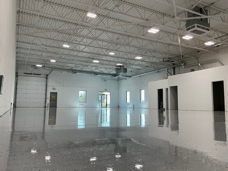 More Photos Of 5900 Rhodes Dr, Windsor Distribution For Lease