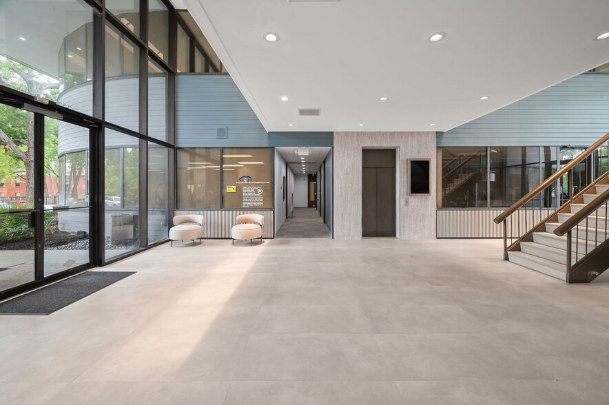 More Photos Of 333 N Rivershire Dr, Conroe Office For Lease