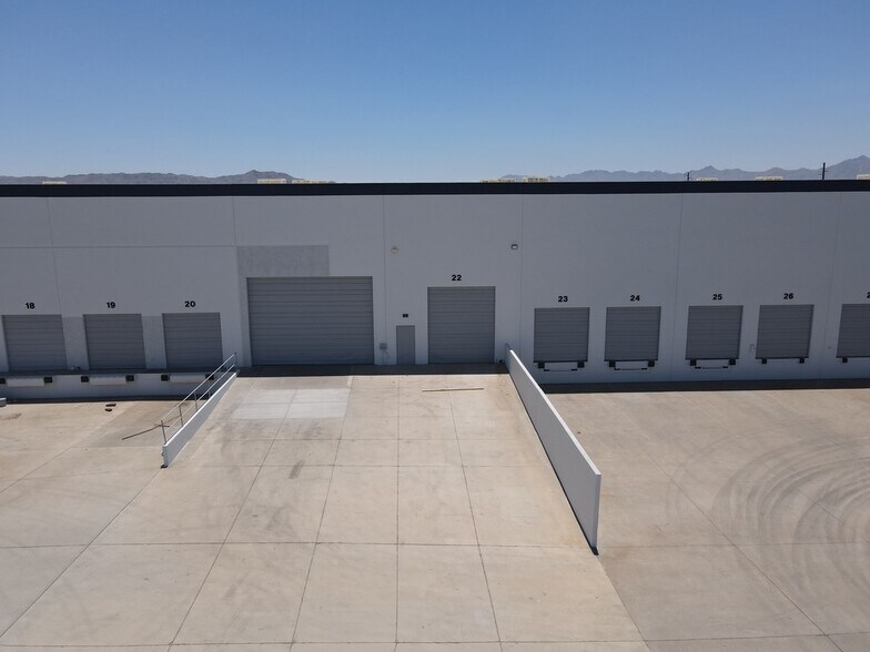 More Photos Of 2225 S 43rd Ave, Phoenix Distribution For Lease