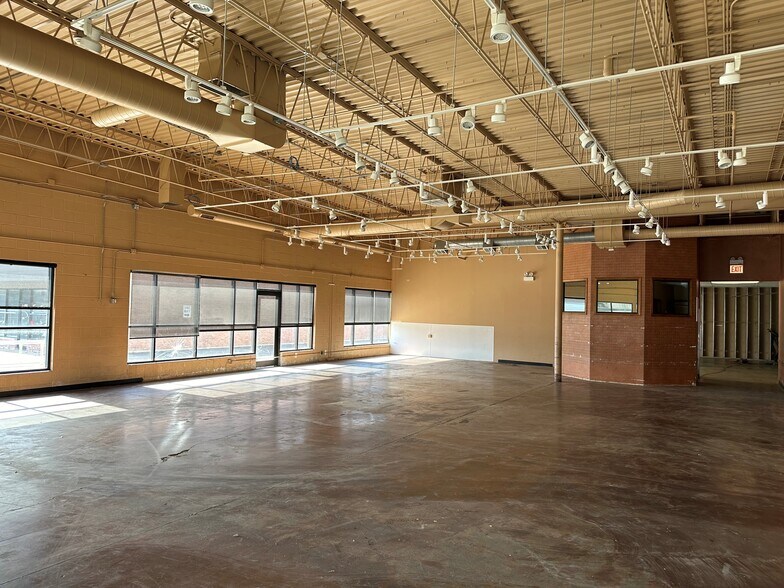 More Photos Of 15412 Route 59, Plainfield Unknown For Lease