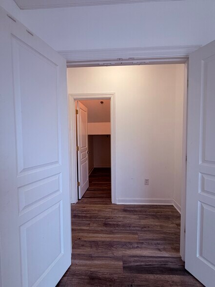 More Photos Of 5722 Hickory Plaza Dr, Nashville Office For Lease