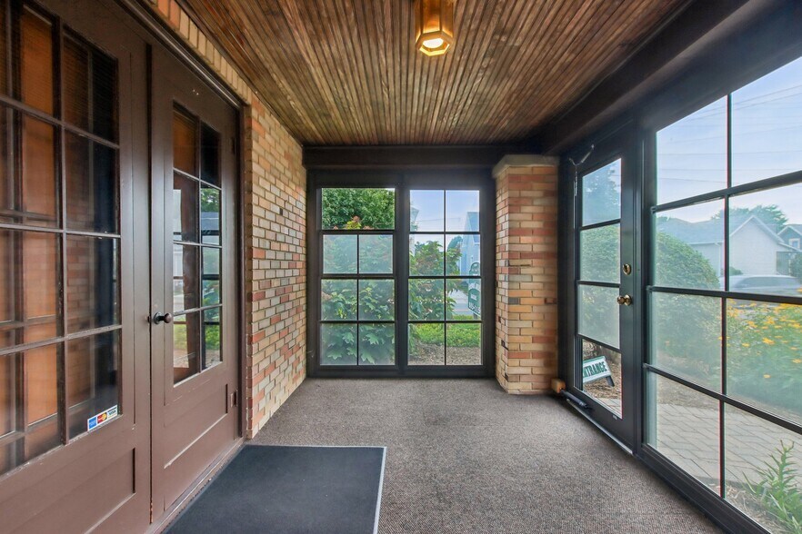 More Photos Of 399 W Main St, Greenwood Office For Sale