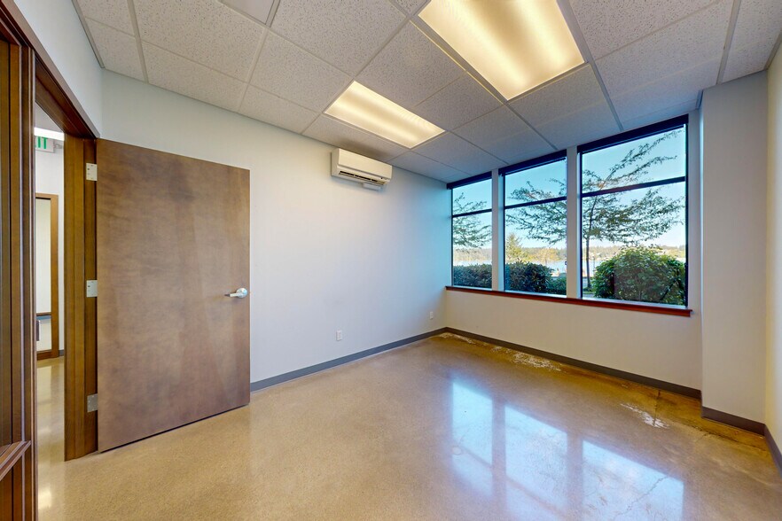More Photos Of 1801 Bay NW dr, Olympia Office For Sale