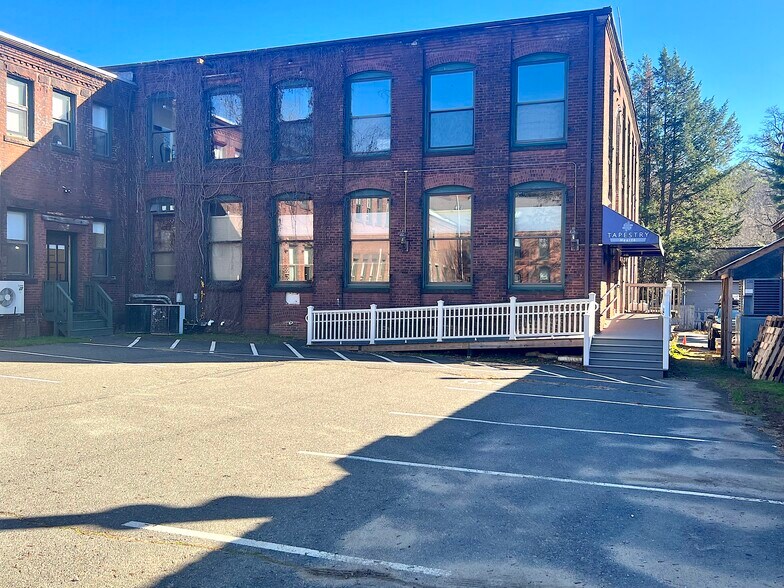 More Photos Of 320 Riverside Dr, Florence Office For Sale