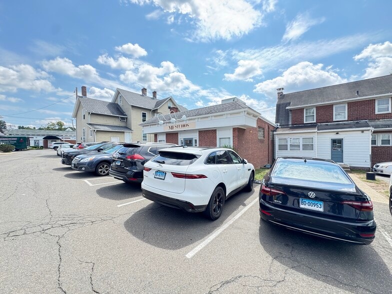 More Photos Of 10 Broadway, North Haven Storefront Retail Office For Lease