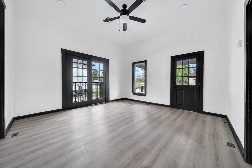 More Photos Of 106 Spring School Rd, Spring Storefront Retail Office For Sale