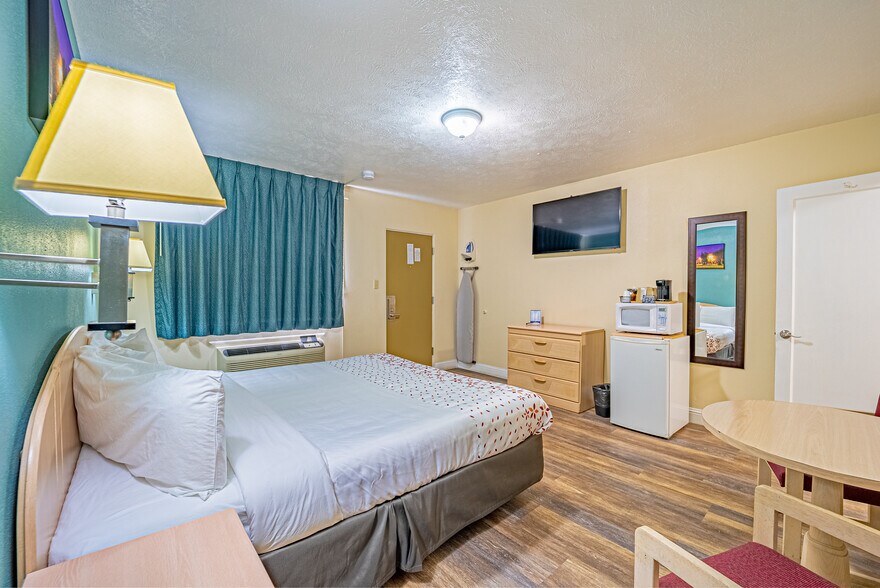 More Photos Of 1349 Idaho St, Elko Hotel For Sale