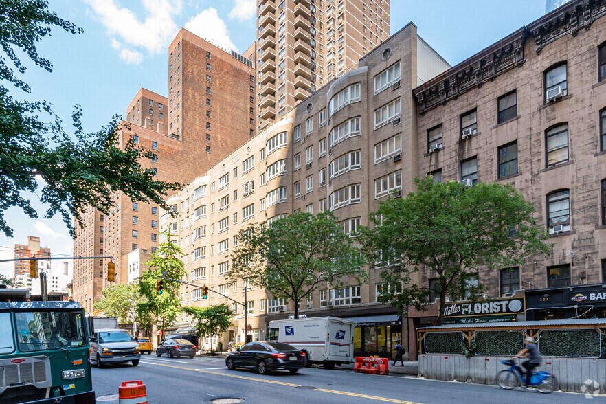 More Photos Of 333 W 57th St, New York Apartments For Lease