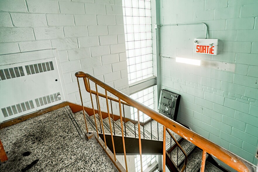 More Photos Of 750-760 Boul Crémazie O, Montréal Office For Sale