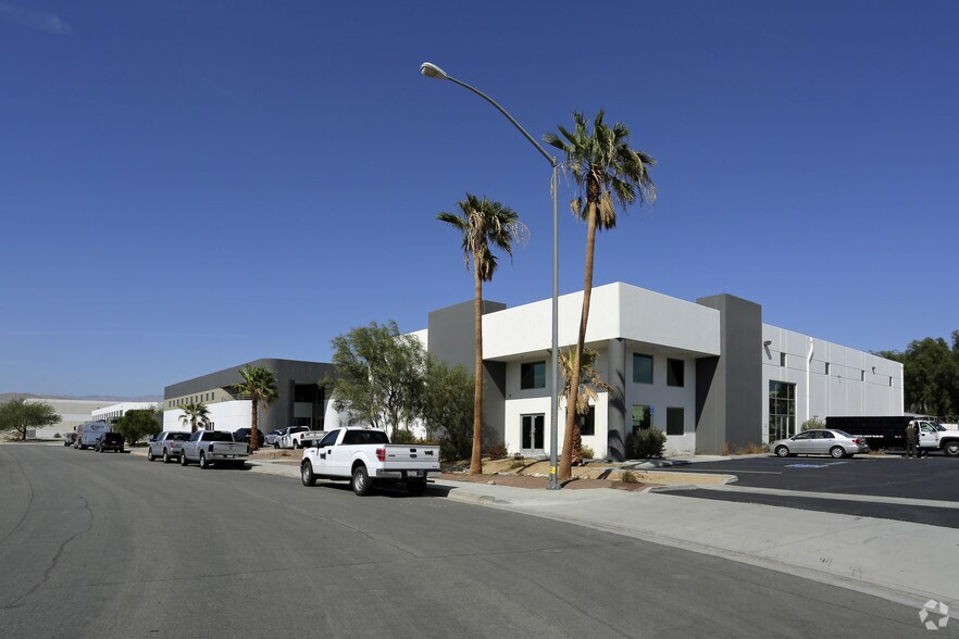 More Photos Of 72232 Corporate Way, Thousand Palms Warehouse For Lease