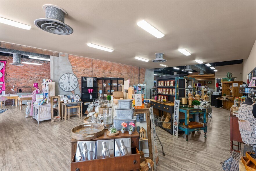 More Photos Of 112 Austin Ave, Lamesa General Retail For Sale