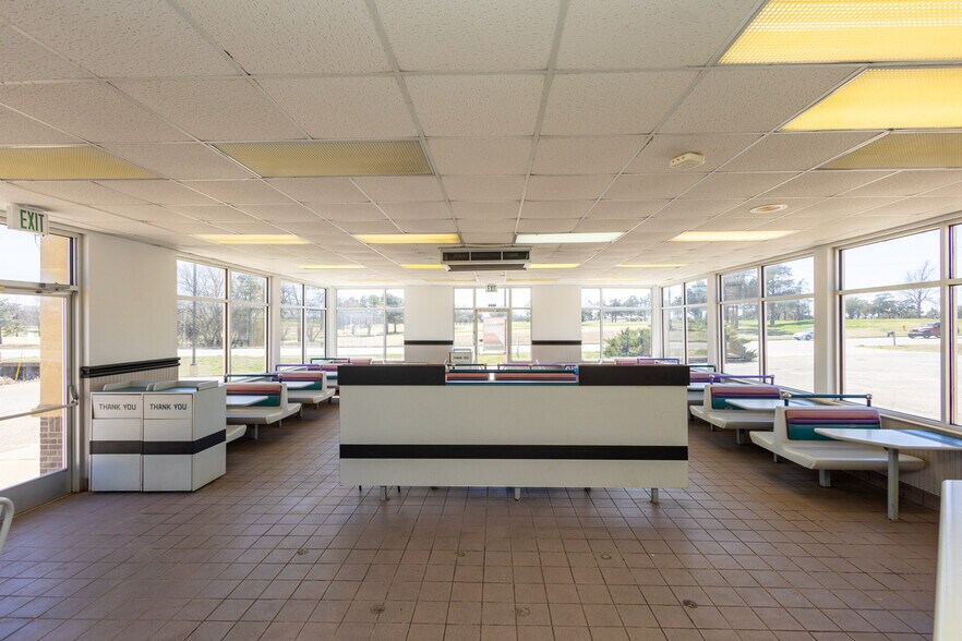 More Photos Of 1403 W 8th St, Wellington Fast Food For Sale