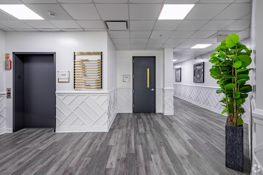 More Photos Of 1044 N Western Ave, Lake Forest Office For Lease