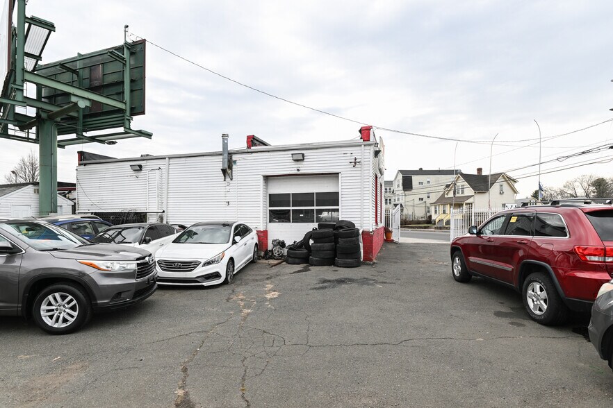 More Photos Of 385 New Park Ave, Hartford Auto Repair For Sale