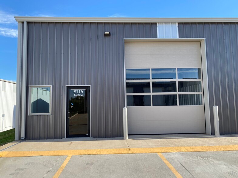 More Photos Of 8116 Silver Crossing, Oklahoma City Warehouse For Lease