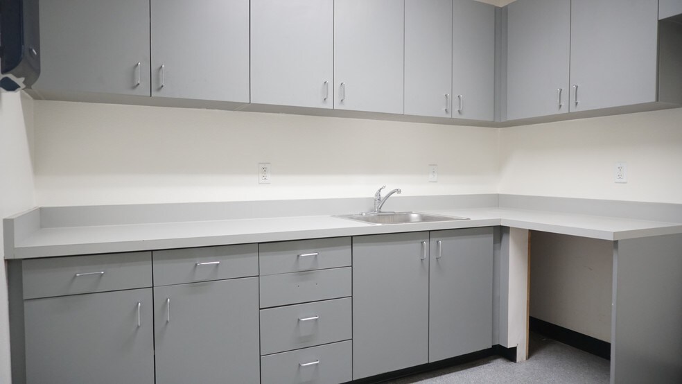 More Photos Of 2121 E Tropicana Ave, Las Vegas Office For Sale