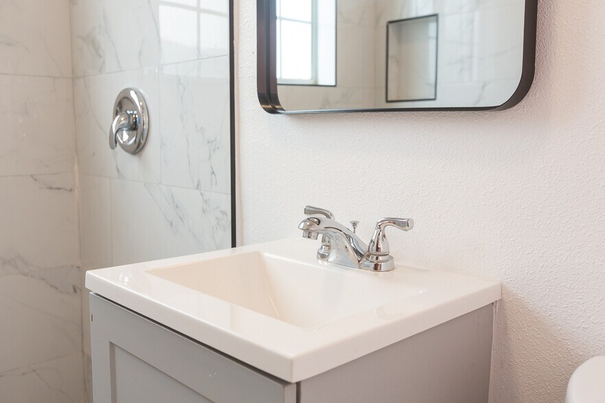 More Photos Of 14425 Prairie Ave, Lawndale Office Residential For Sale