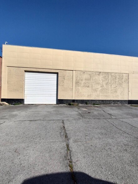 More Photos Of 101 Broad St, Gadsden Office For Sale
