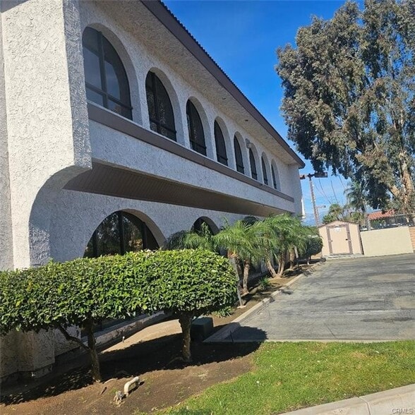 More Photos Of 2055 Hamner Ave, Norco Office Residential For Lease